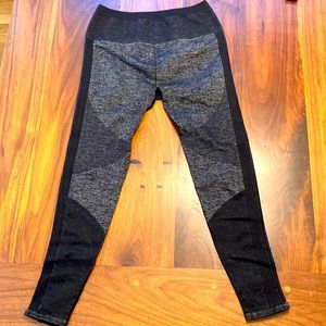 Women’s L Fabletics heather Black and gray leggings